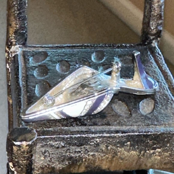 Brooch Navy and cream enamel rhinestone brooch -High Heel Shoe - Picture 4 of 8